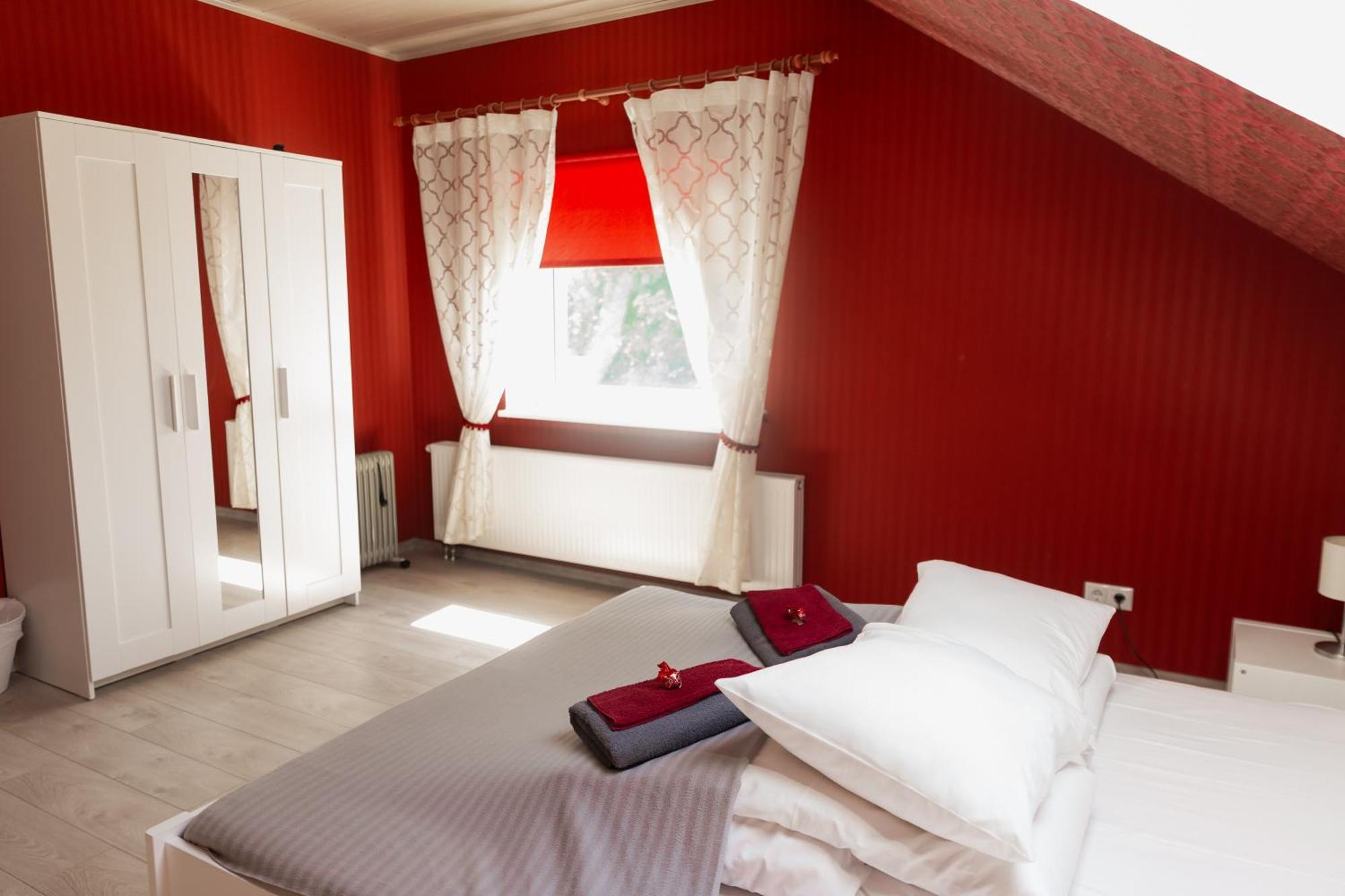 Konrad Family Guesthouse Курессааре Номер фото