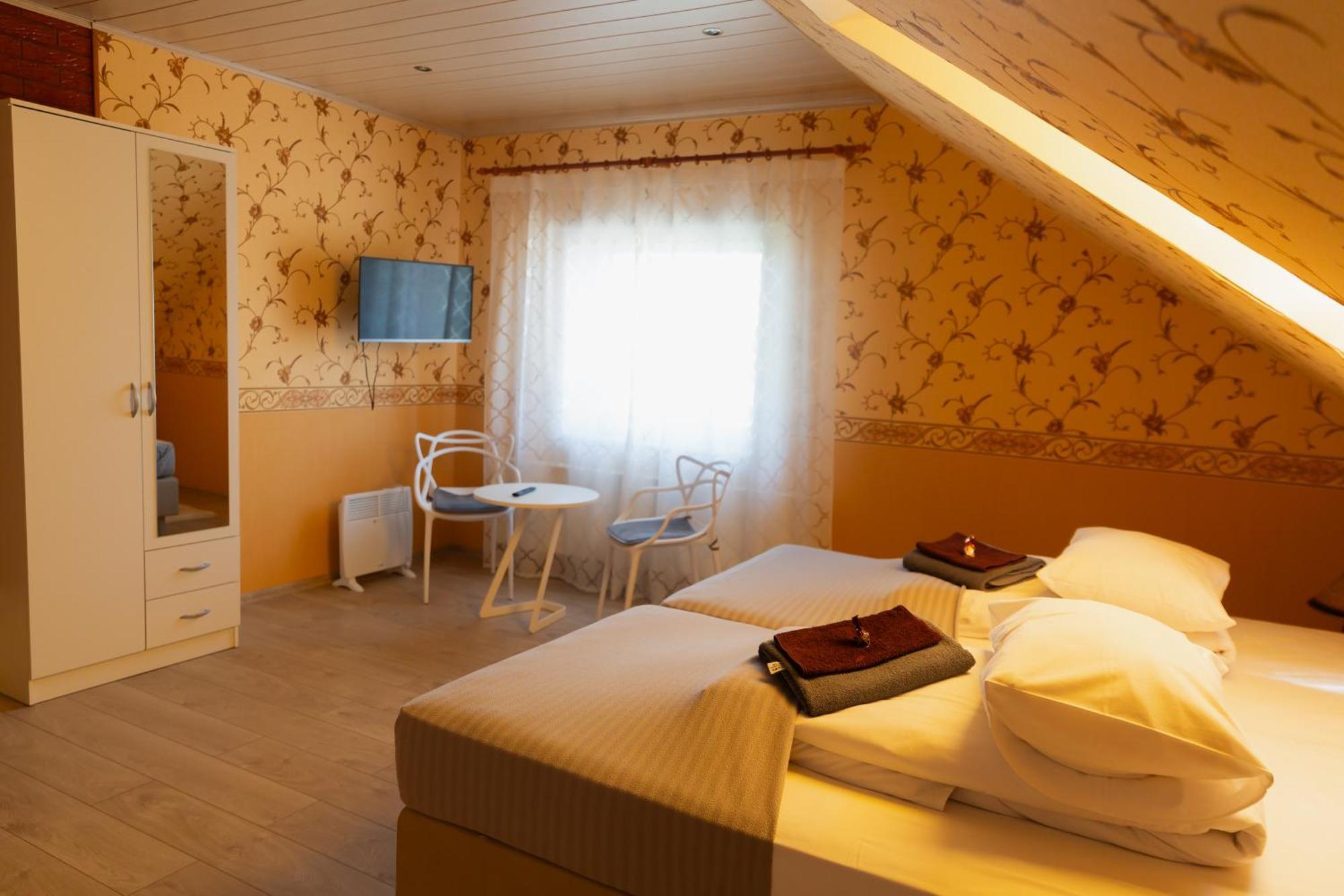 Konrad Family Guesthouse Курессааре Номер фото
