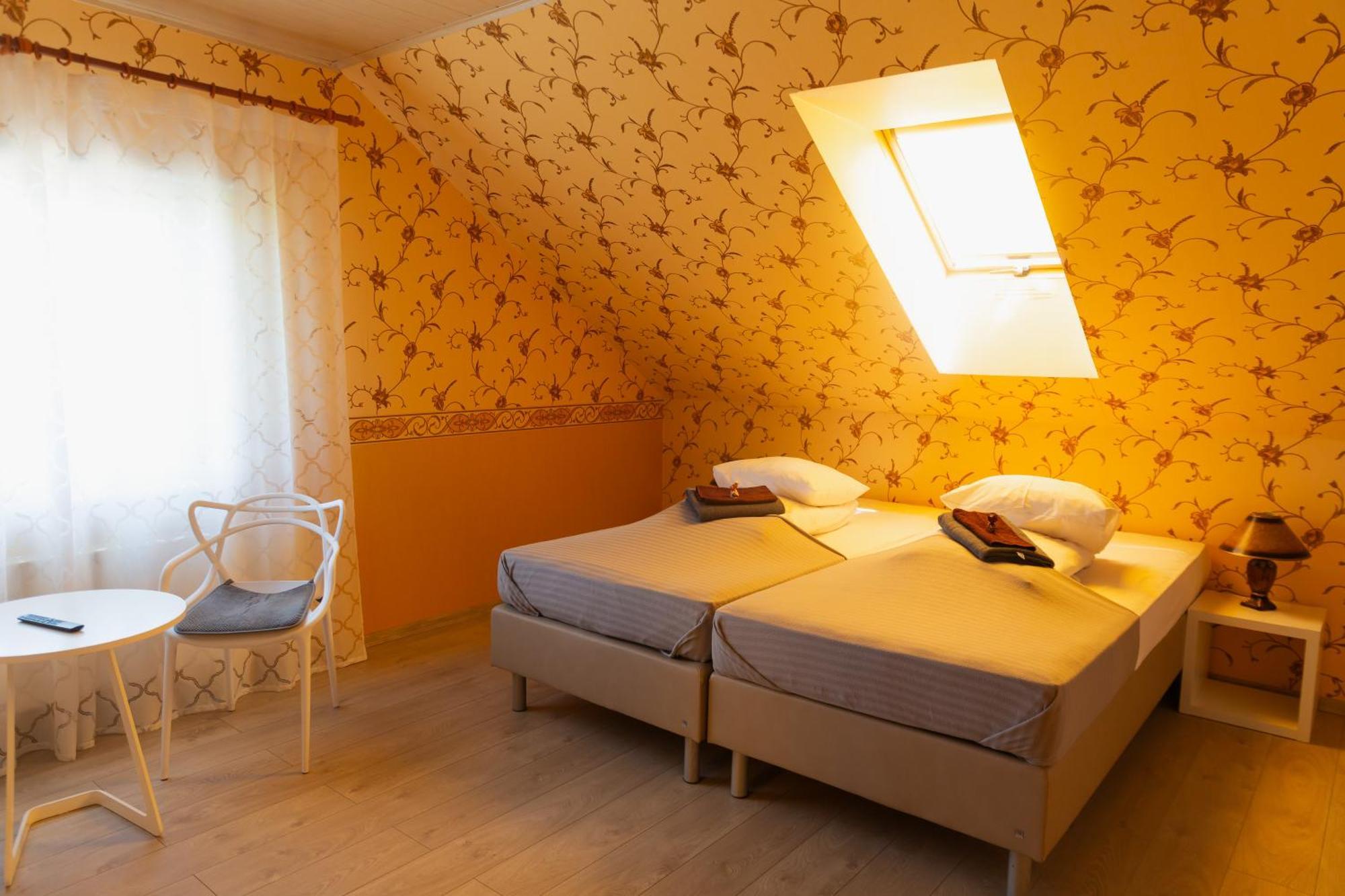 Konrad Family Guesthouse Курессааре Экстерьер фото