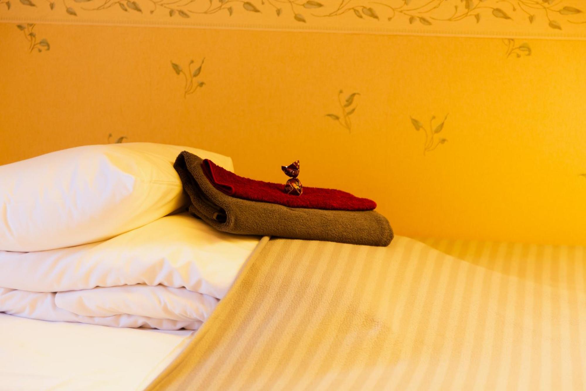 Konrad Family Guesthouse Курессааре Номер фото
