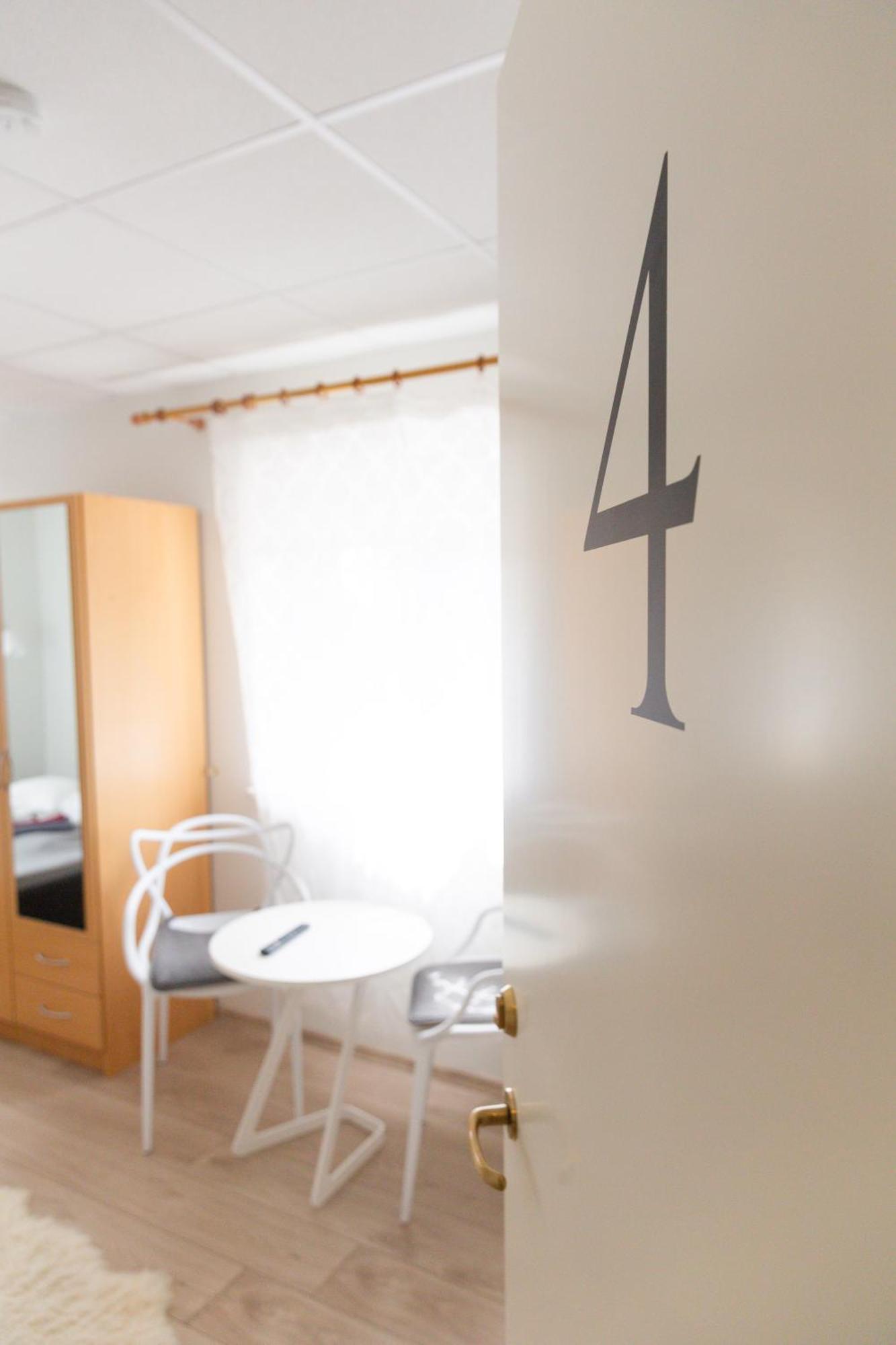 Konrad Family Guesthouse Курессааре Номер фото