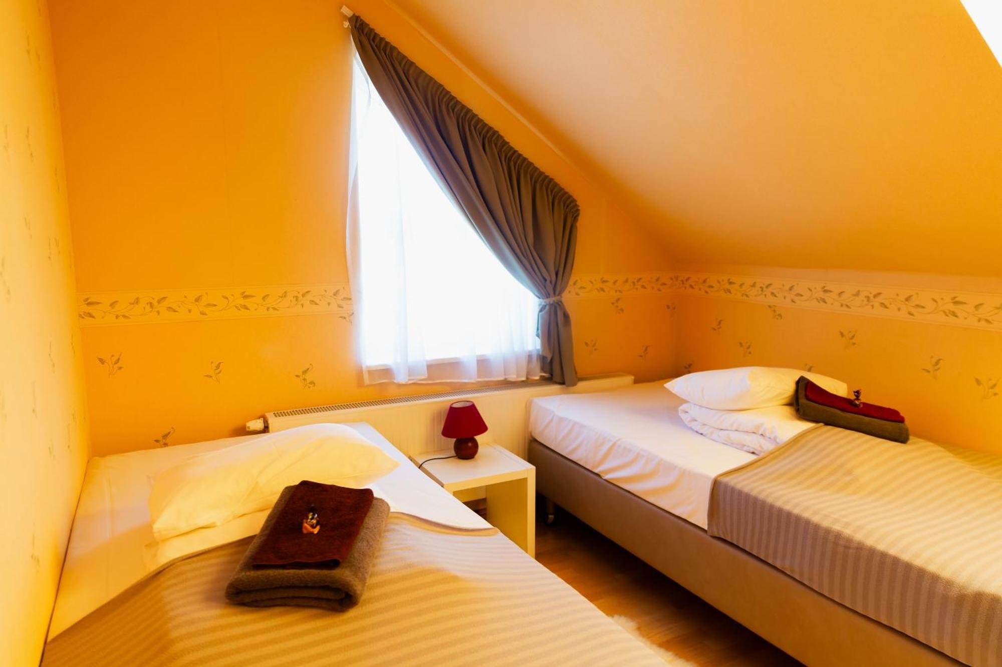 Konrad Family Guesthouse Курессааре Экстерьер фото