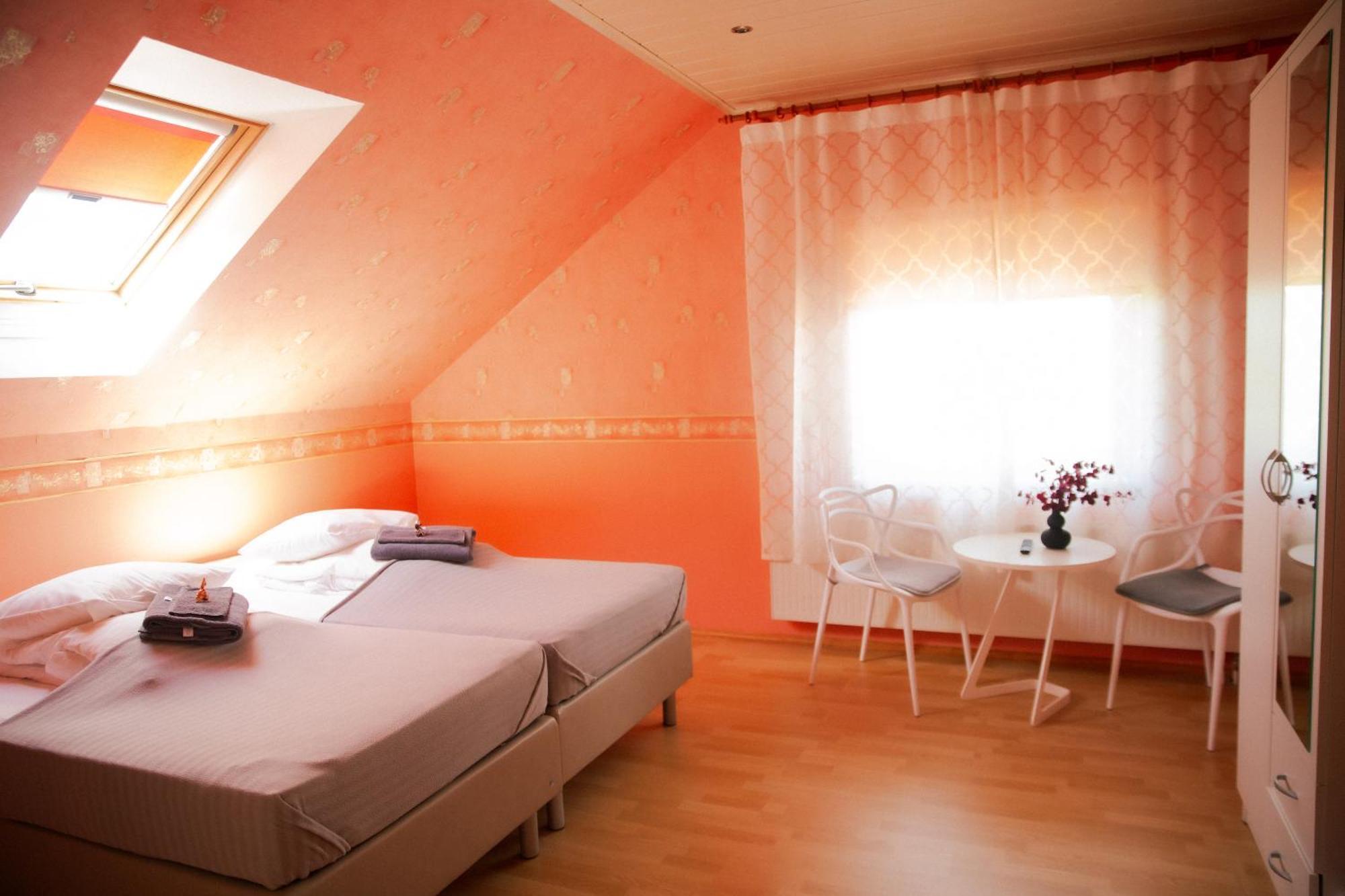 Konrad Family Guesthouse Курессааре Номер фото