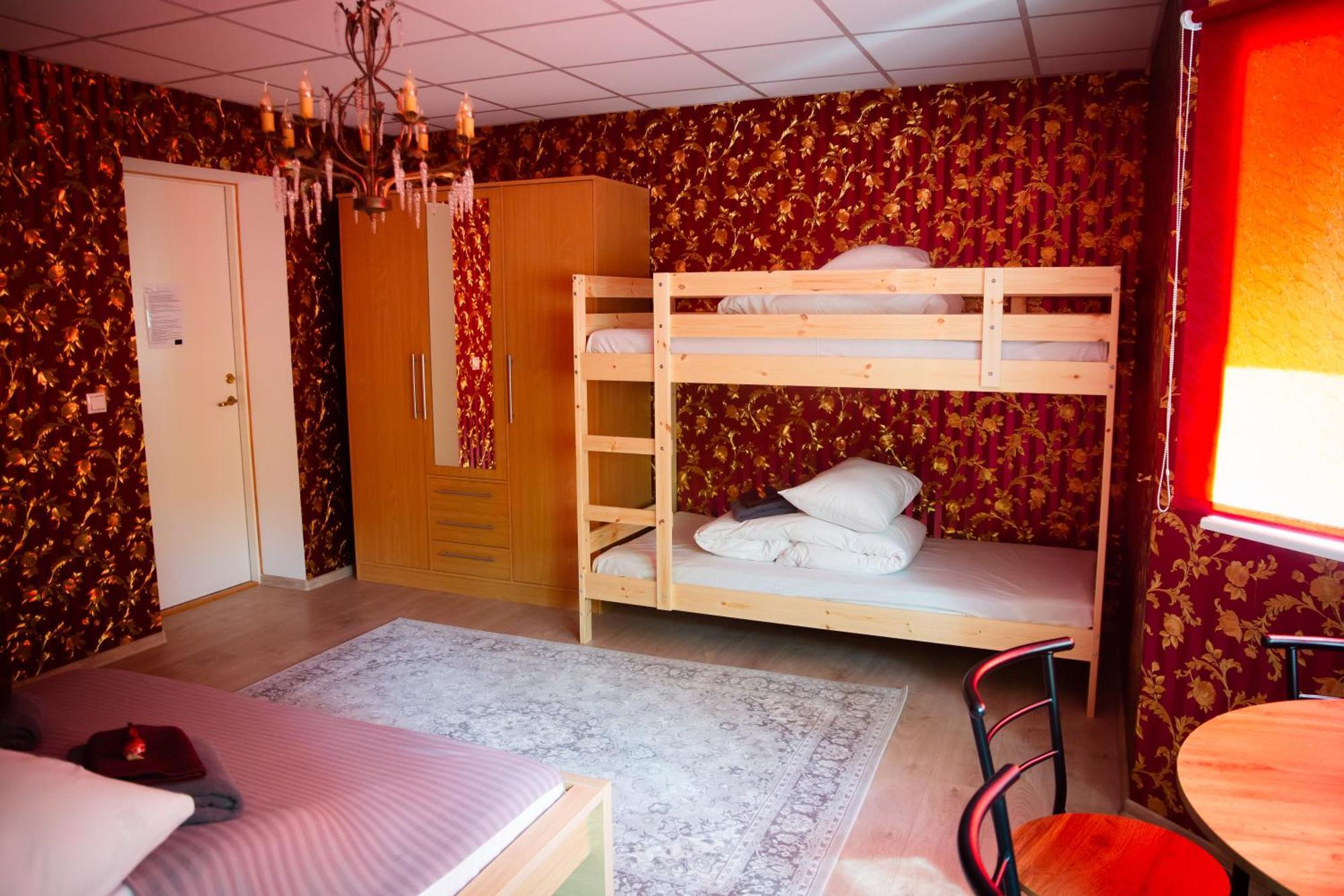 Konrad Family Guesthouse Курессааре Экстерьер фото
